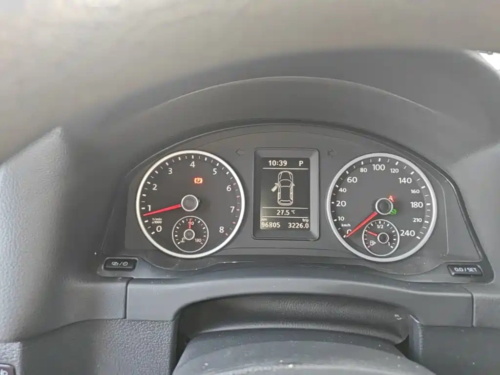Volkswagen Tiguan - фото 12