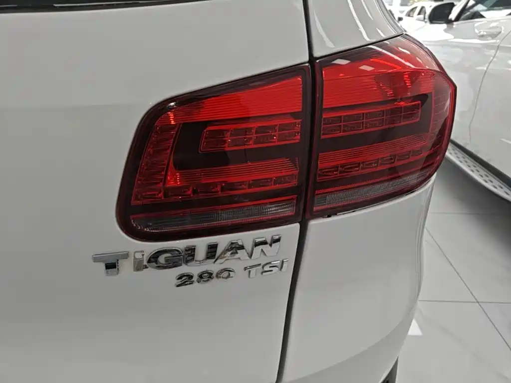 Volkswagen Tiguan - фото 8