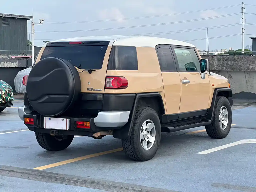 Toyota FJ Cruiser — миниатюра 3