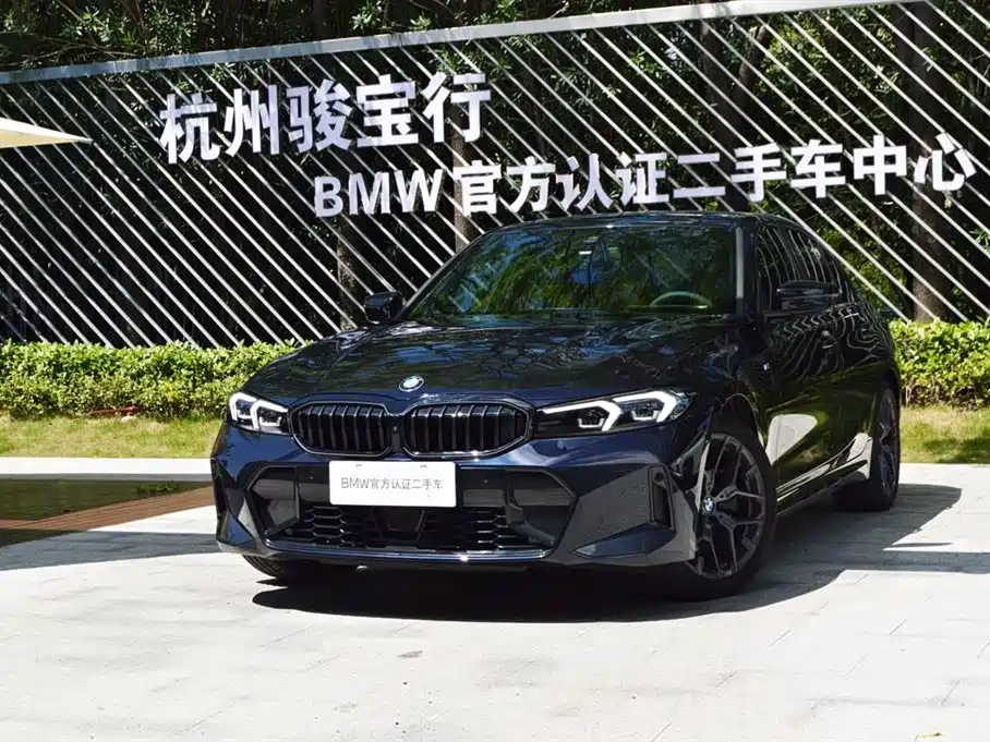 宝马3系 2025款 330i M运动曜夜套装 2025