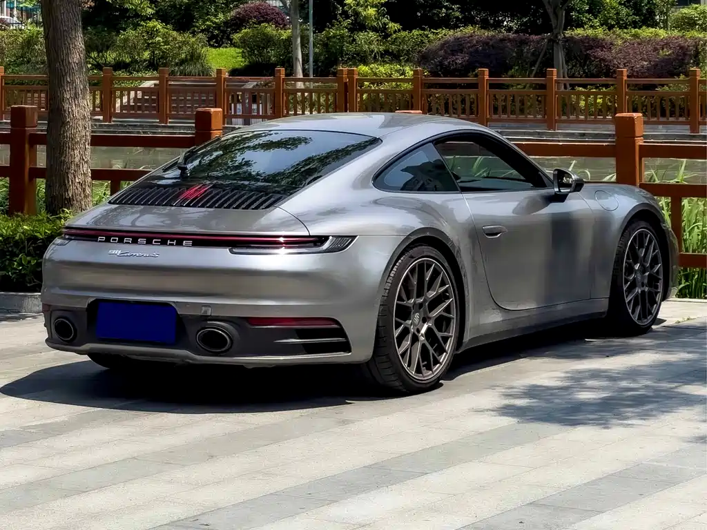 PORSCHE 911