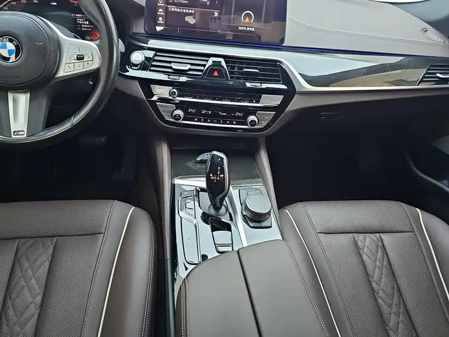 BMW 5 Series — миниатюра 16