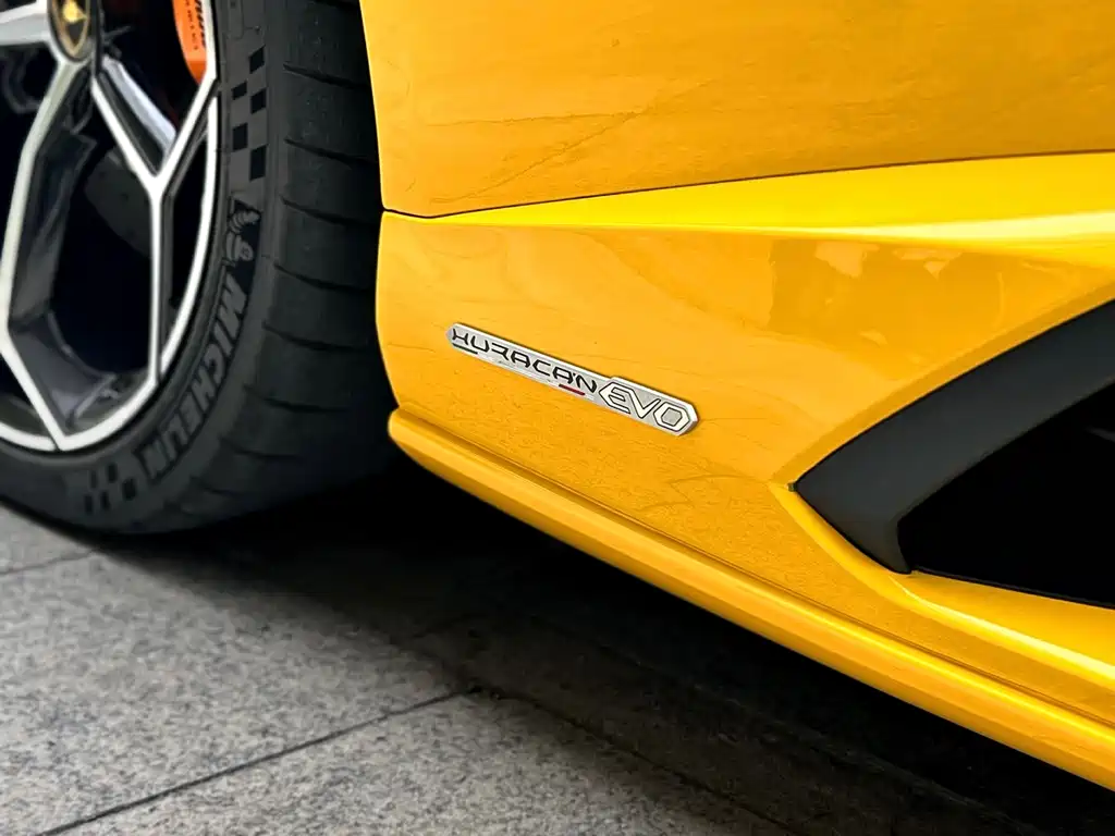 LAMBORGHINI HURACÁN