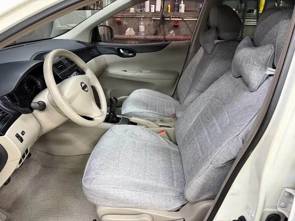 Nissan Tiida 2011 1.6L MT Comfort