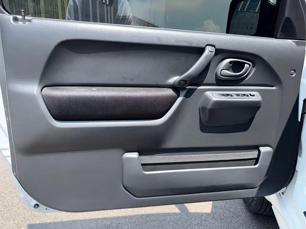 Suzuki Jimny — миниатюра 11