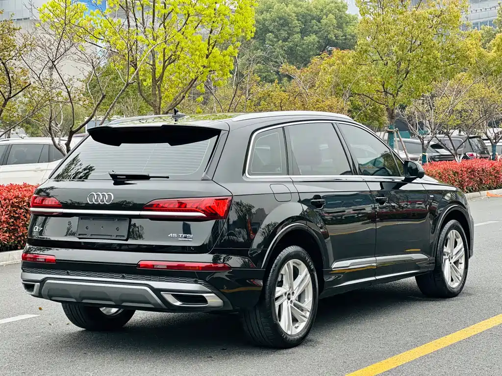 Audi Q7 2023 45 TFSI quattro S line Sport