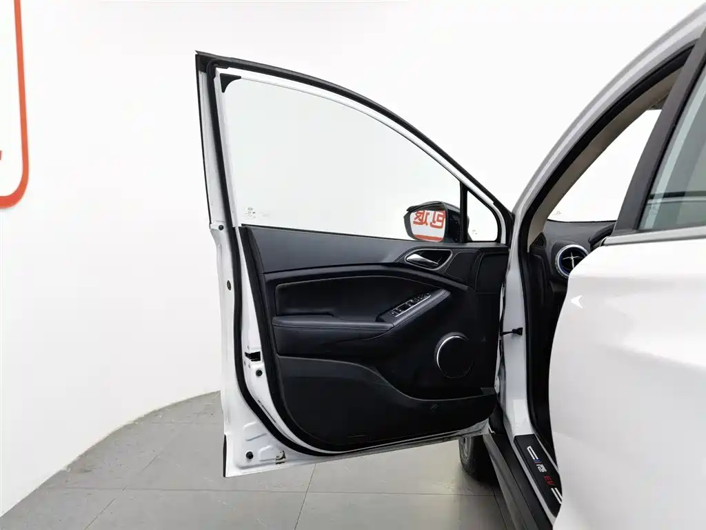 BYD Yuan 2019 EV360
