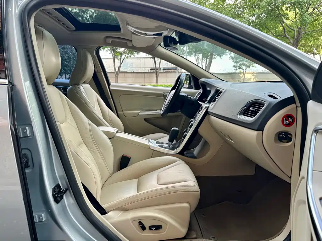 Volvo S60 (Import) — миниатюра 14
