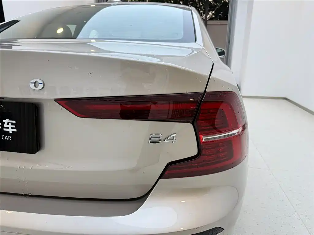 Volvo S60 2025 B4 Luxury