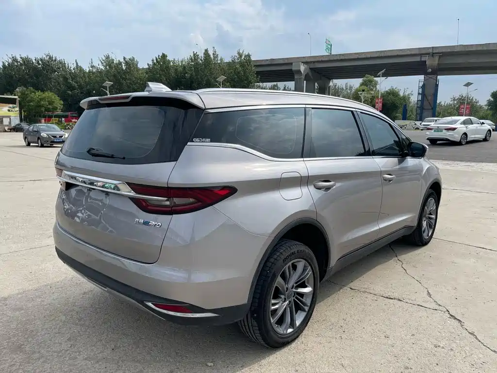 Geely Jia Ji New Energy — миниатюра 5