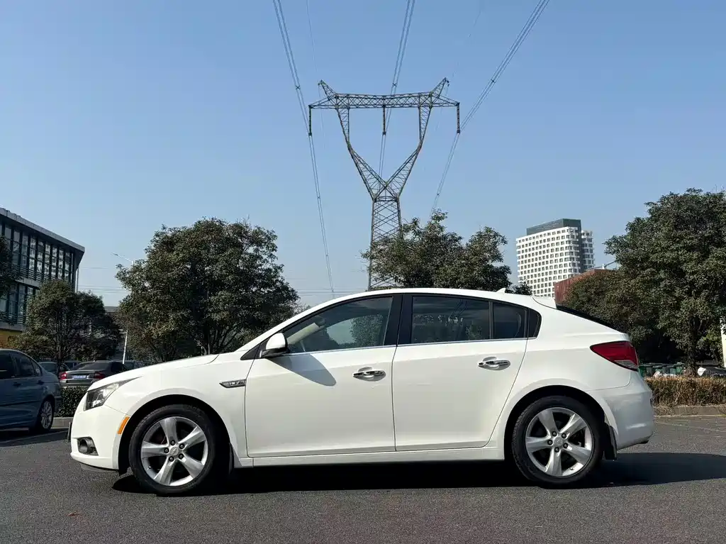 CHEVROLET CRUZE