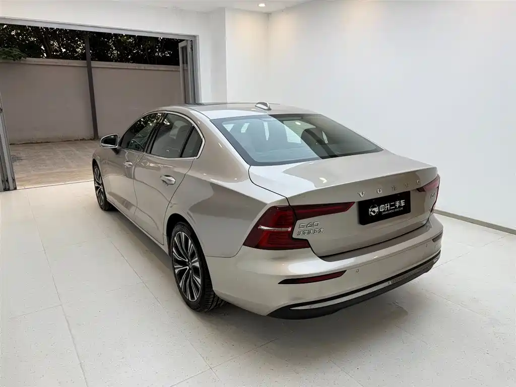 Volvo S60 2025 B4 Luxury