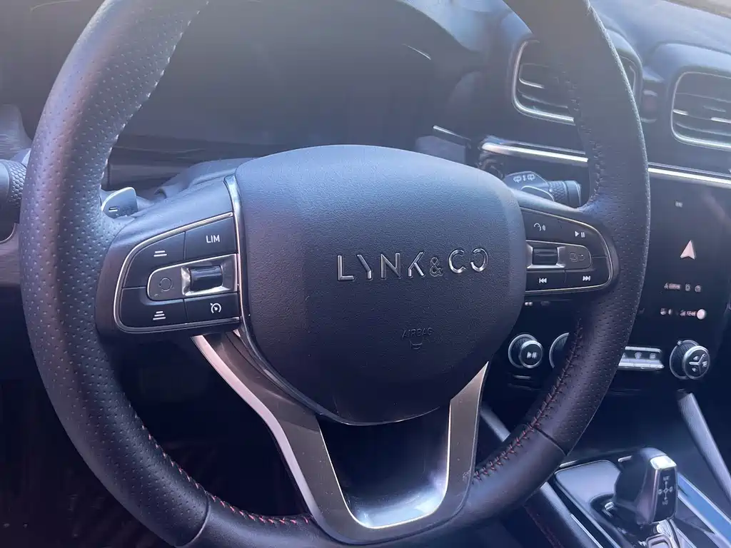 LYNK 02