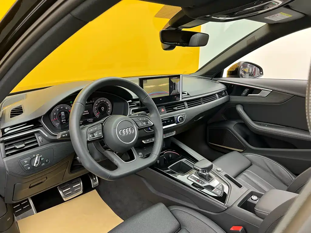 Audi A4L 2023 40 TFSI Bang&Olufsen