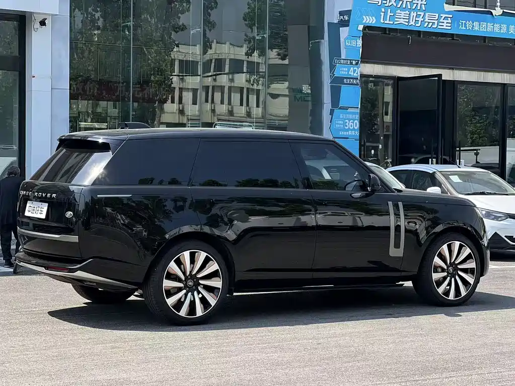 Land Rover Range Rover 2023 3.0 L6 400PS мест Long Wheelbase