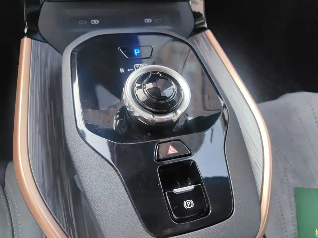 Toyota bZ3 — миниатюра 10