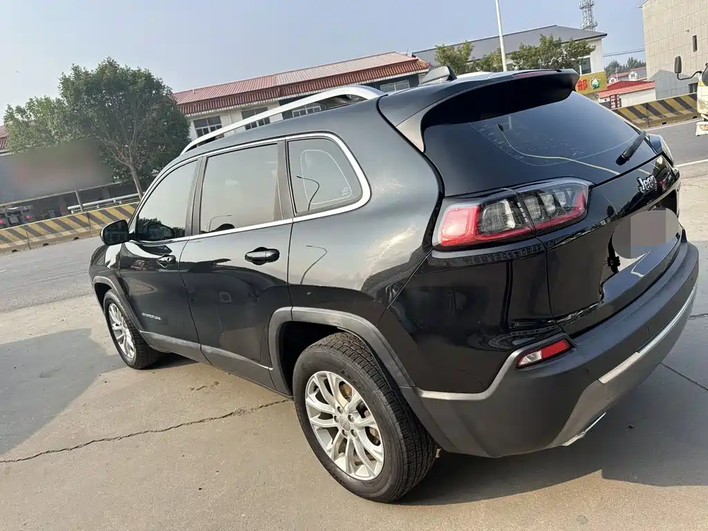 Jeep Cherokee — миниатюра 7