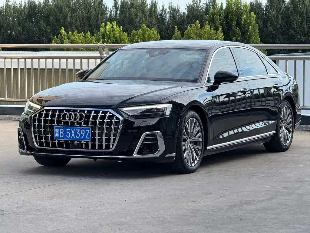 AUDI  A8