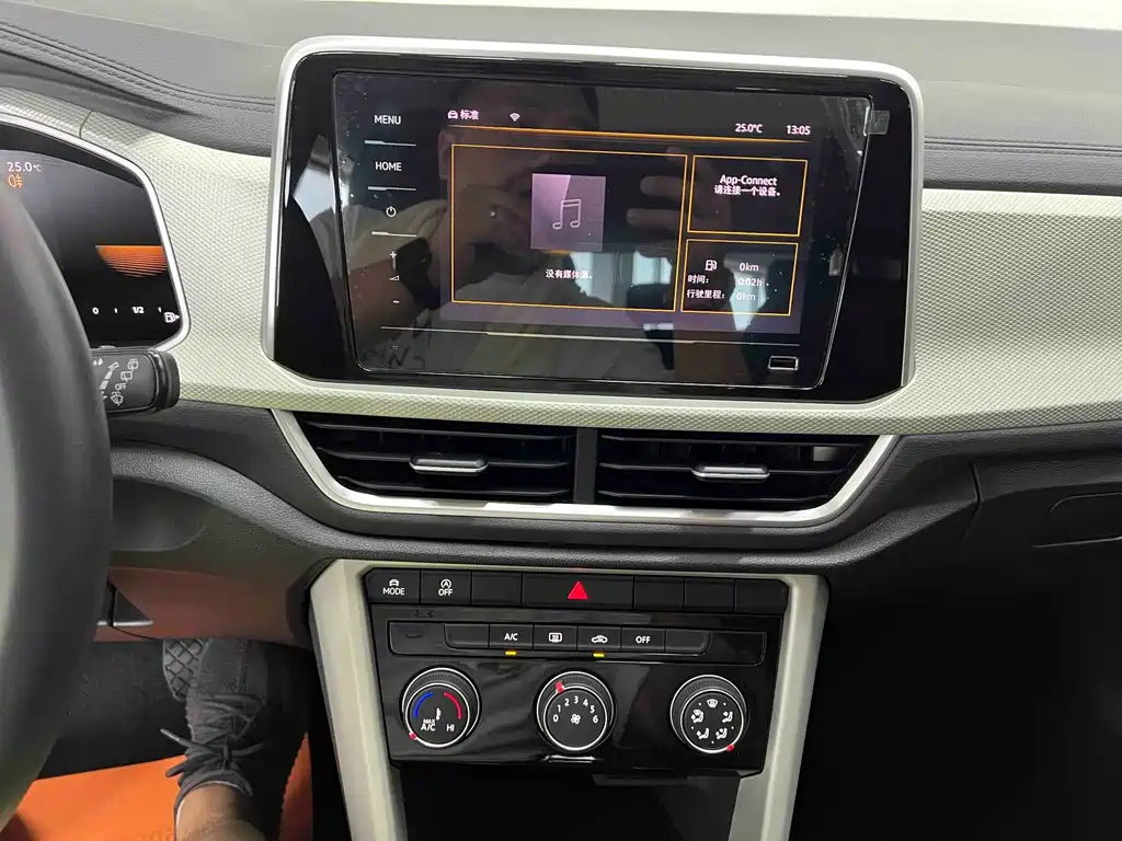 Volkswagen T-Roc — миниатюра 12