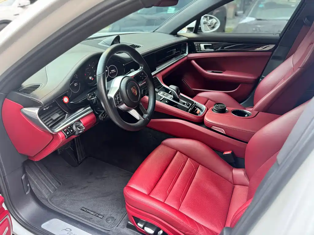 PORSCHE PANAMERA