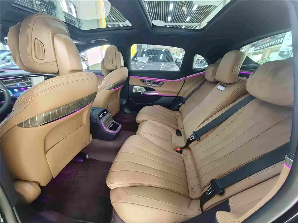 Mercedes-Benz E-Class — миниатюра 6