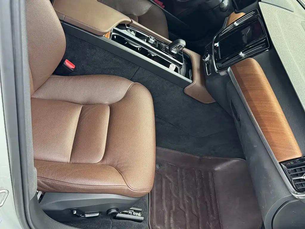 Volvo S90 — миниатюра 8