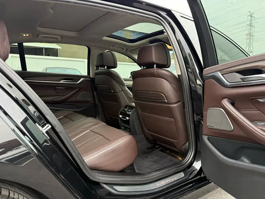 BMW 5 Series — миниатюра 24