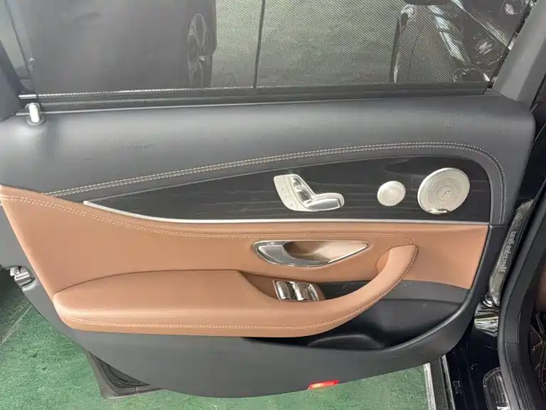 Mercedes-Benz E-Class — миниатюра 5