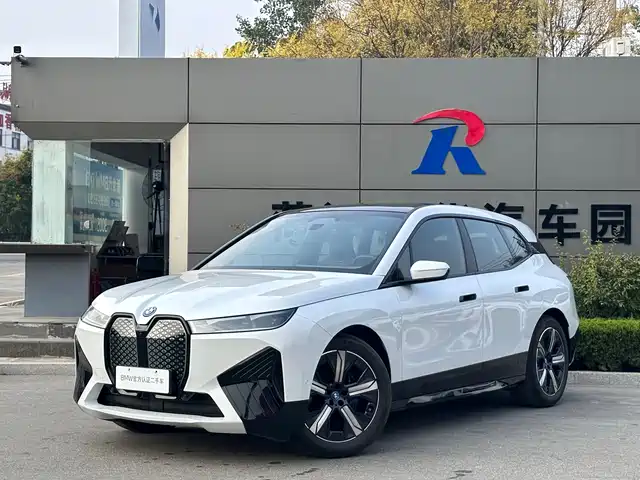 BMW iX