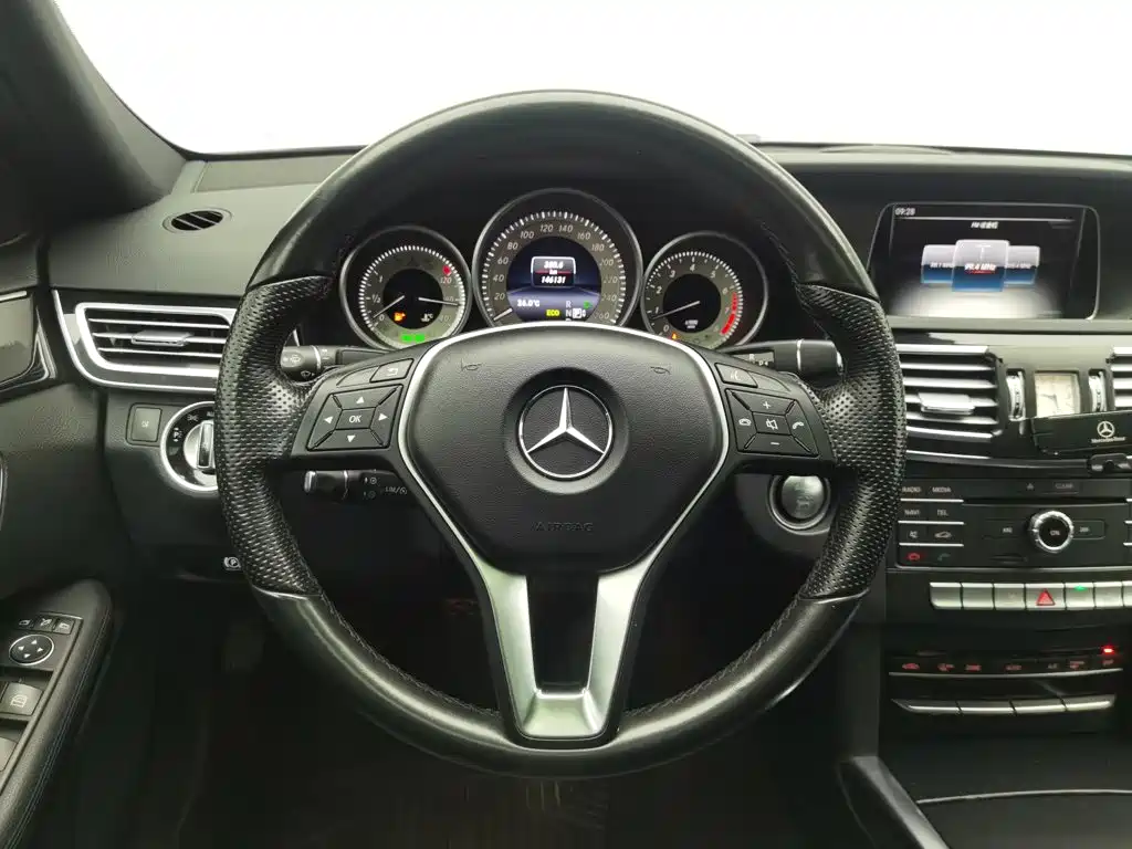 Mercedes-Benz E-Class — миниатюра 11