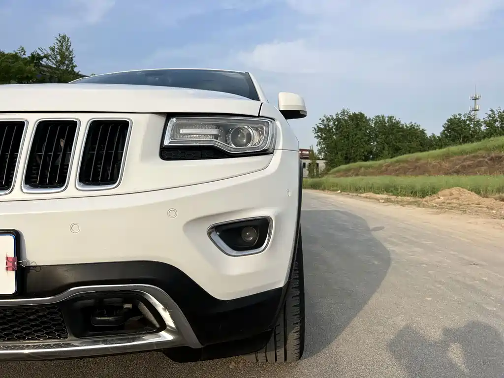 Jeep Grand Cherokee (Import) — миниатюра 19