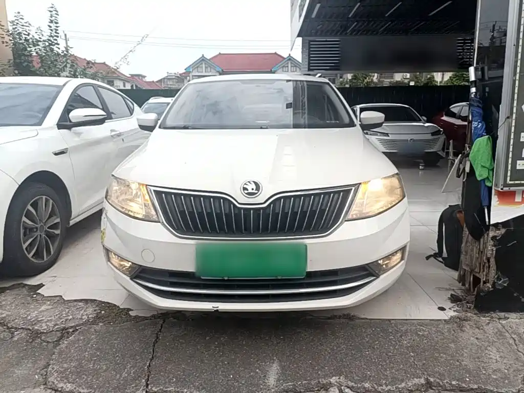 Skoda Rapid — миниатюра 3