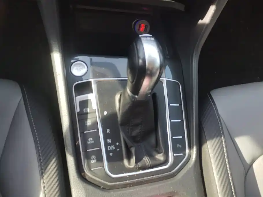 VOLKSWAGEN GOLF*JIAYU