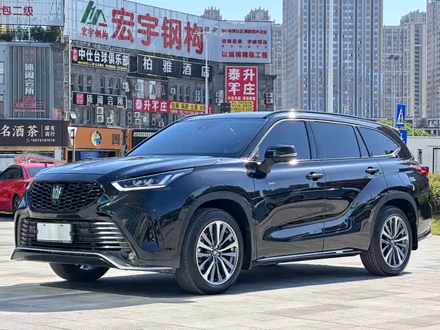 TOYOTA CROWN LUFANG 2025