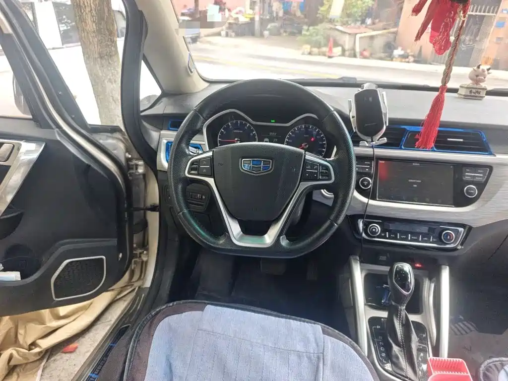 Geely Vision X3 — миниатюра 11