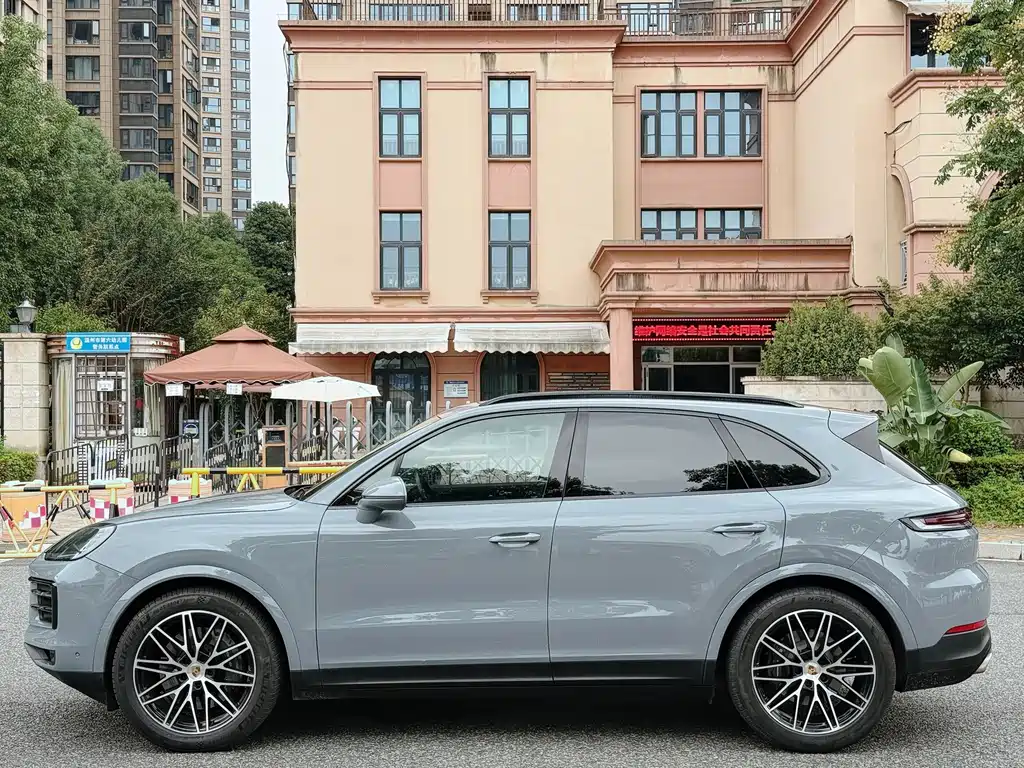 Porsche Cayenne — миниатюра 4
