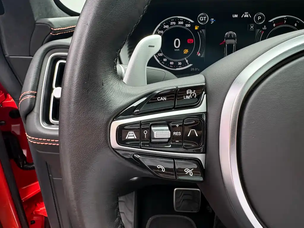 Aston Martin DBX — миниатюра 10