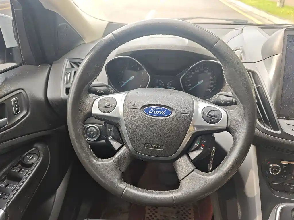 Ford Kuga — миниатюра 14