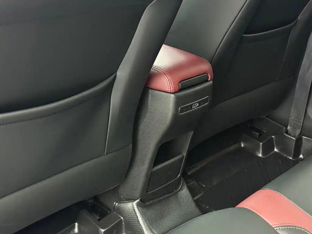 Geely Binyue — миниатюра 13