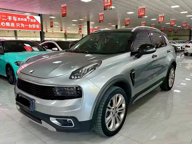 2018 Lynk & Co 01