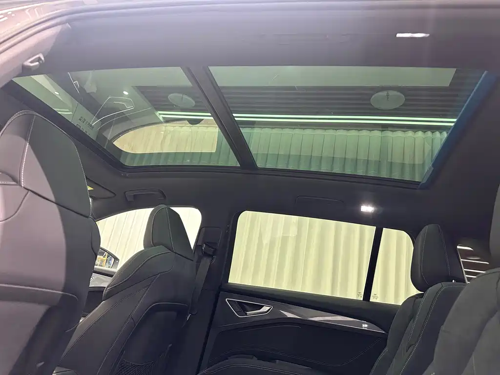Audi Q5 e-tron — миниатюра 16