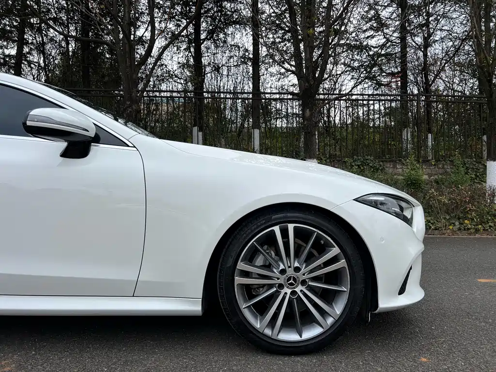 MERCEDES-BENZ CLS