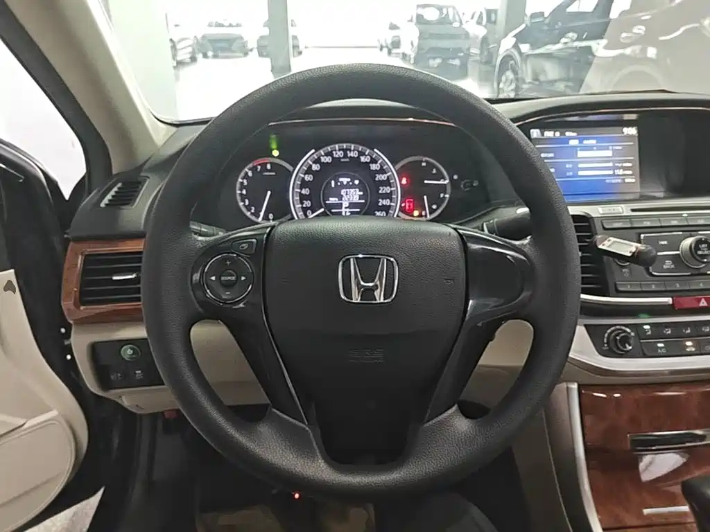 Honda Accord — миниатюра 11