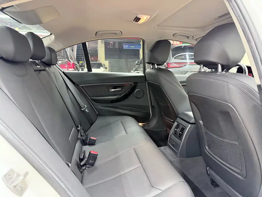 BMW 3 Series — миниатюра 13