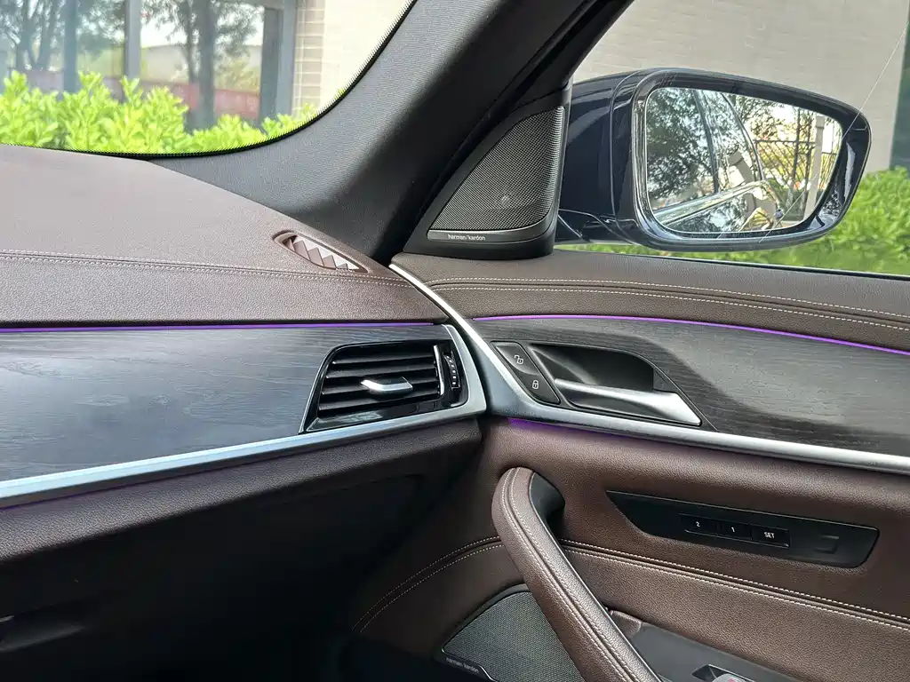 BMW 5 Series — миниатюра 4