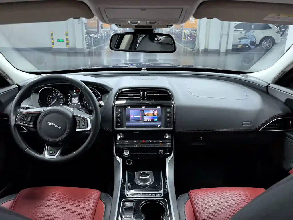 Jaguar XE — миниатюра 8