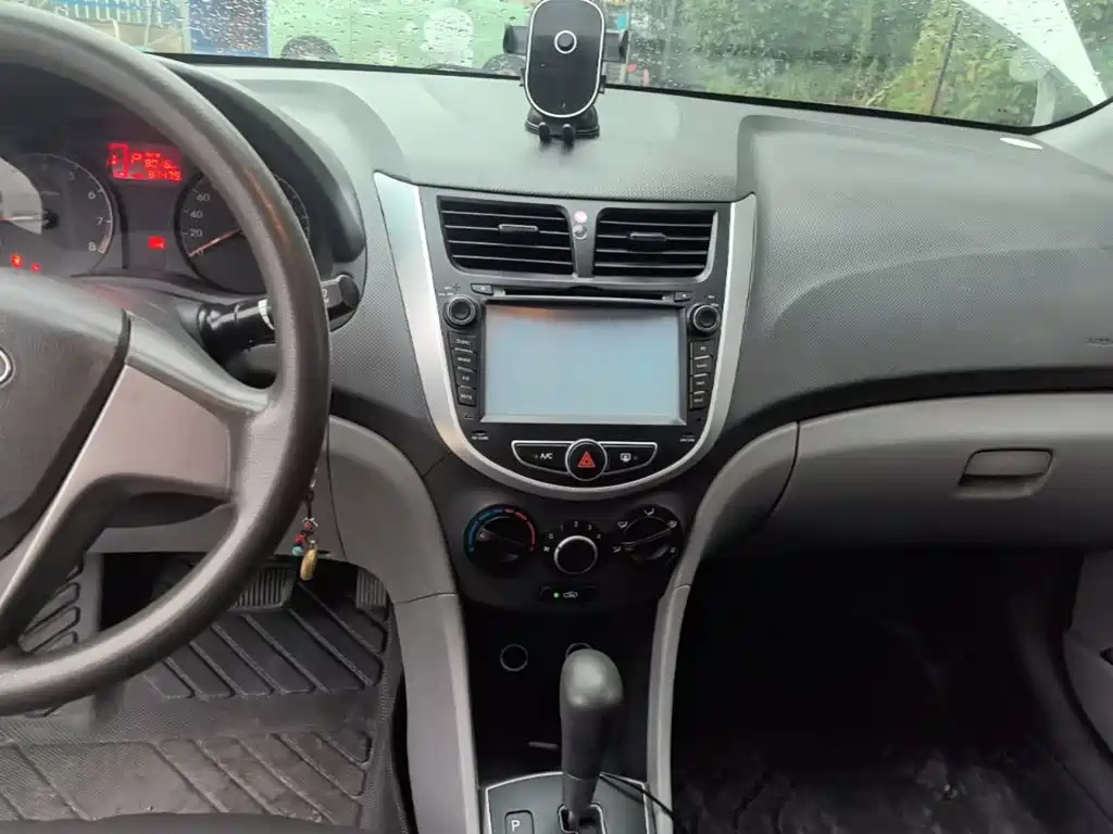 Hyundai Verna — миниатюра 13