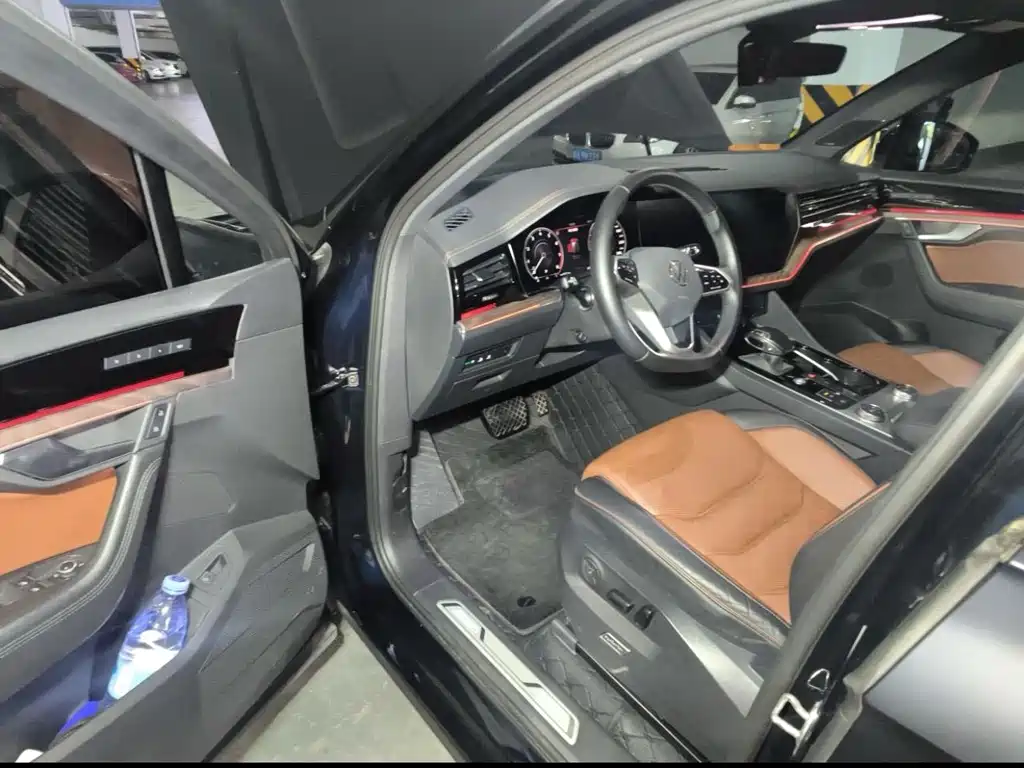 Volkswagen Touareg - фото 2