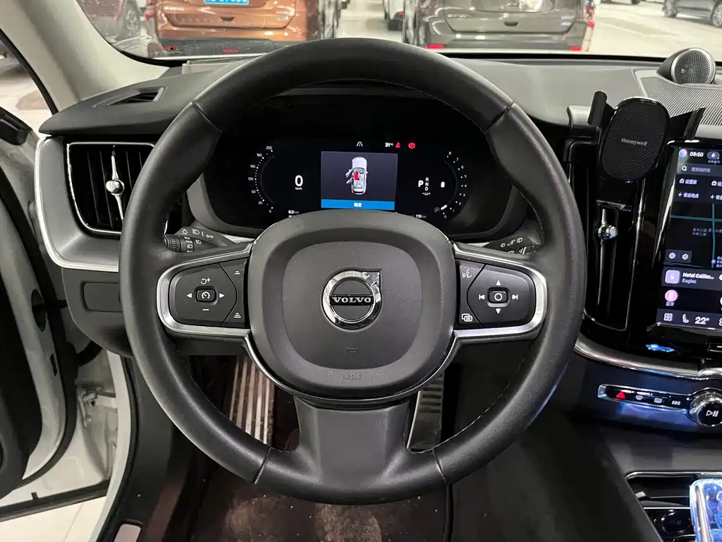 Volvo XC60 2023 B5 Luxury