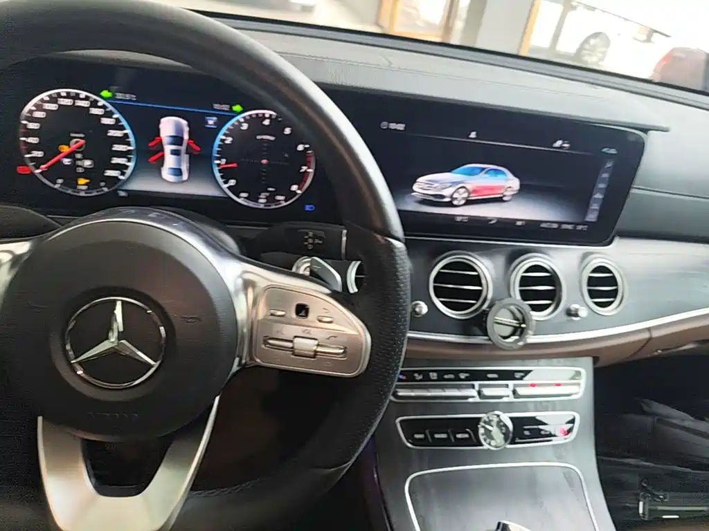 Mercedes-Benz E-Class — миниатюра 14